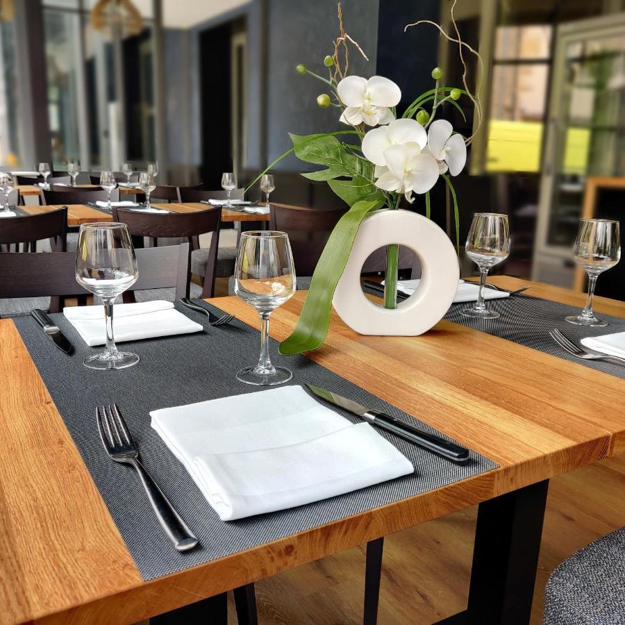 Logis Hotel Restaurant De France Saint-Geniez-dʼOlt Εξωτερικό φωτογραφία