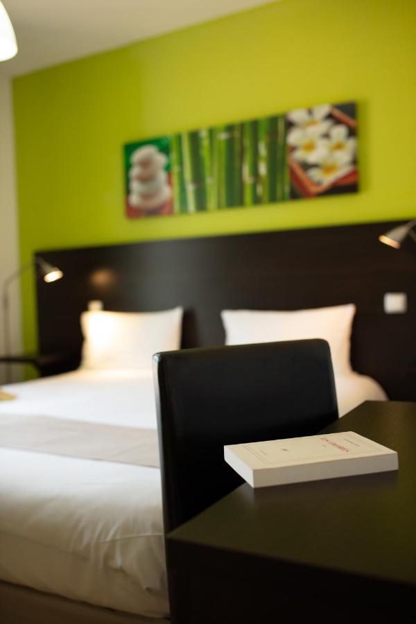 Logis Hotel Restaurant De France Saint-Geniez-dʼOlt Εξωτερικό φωτογραφία