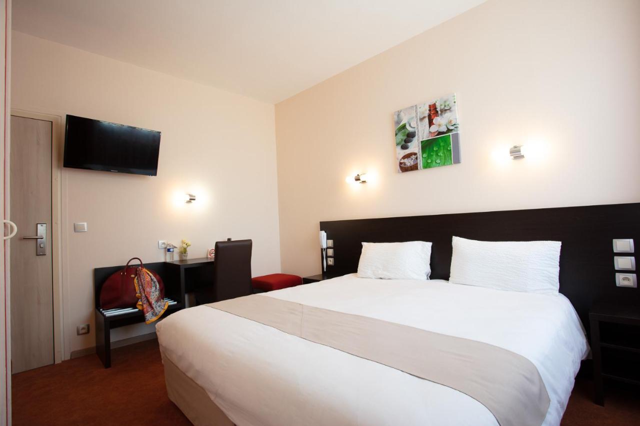 Logis Hotel Restaurant De France Saint-Geniez-dʼOlt Εξωτερικό φωτογραφία