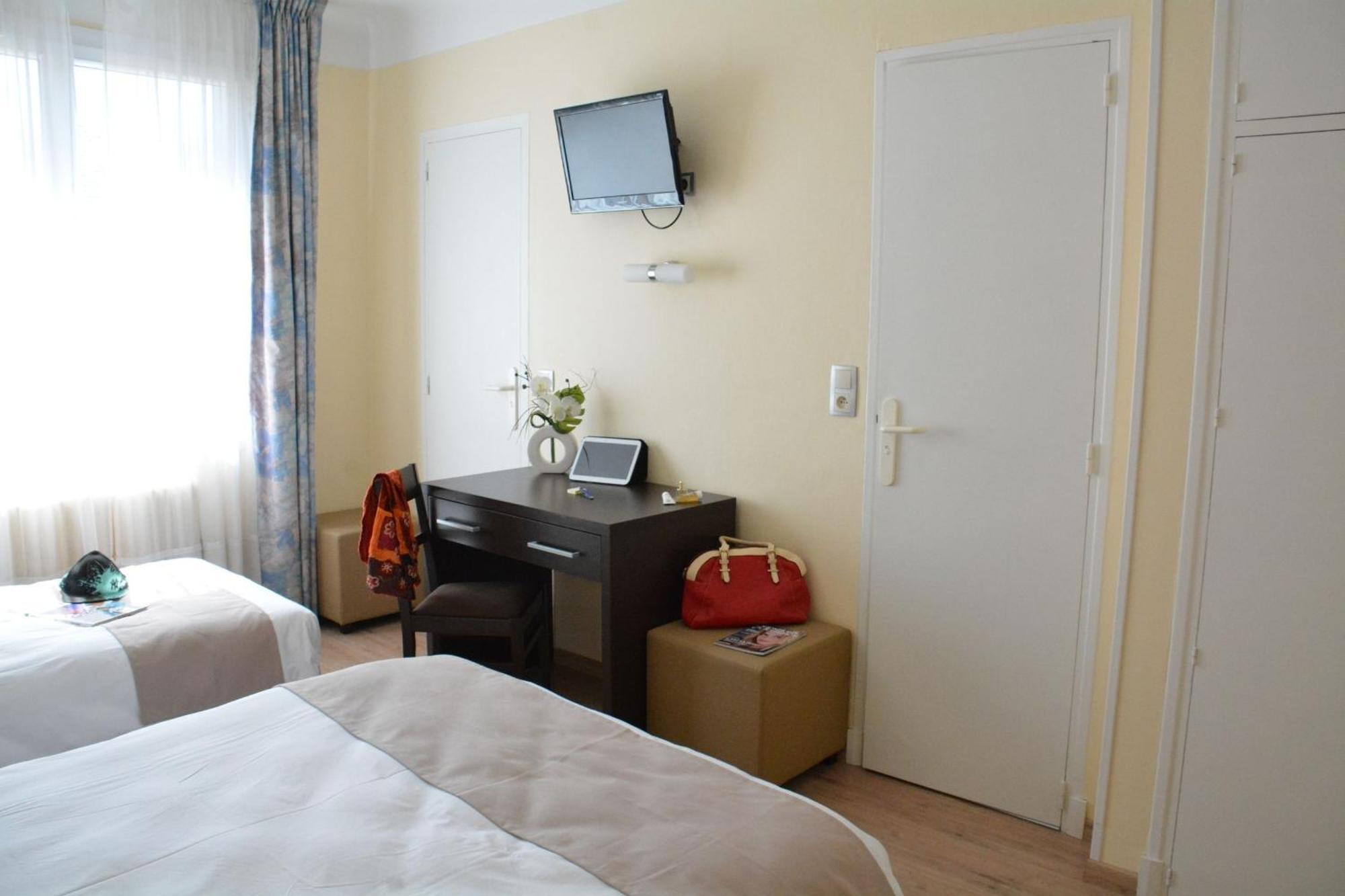 Logis Hotel Restaurant De France Saint-Geniez-dʼOlt Δωμάτιο φωτογραφία