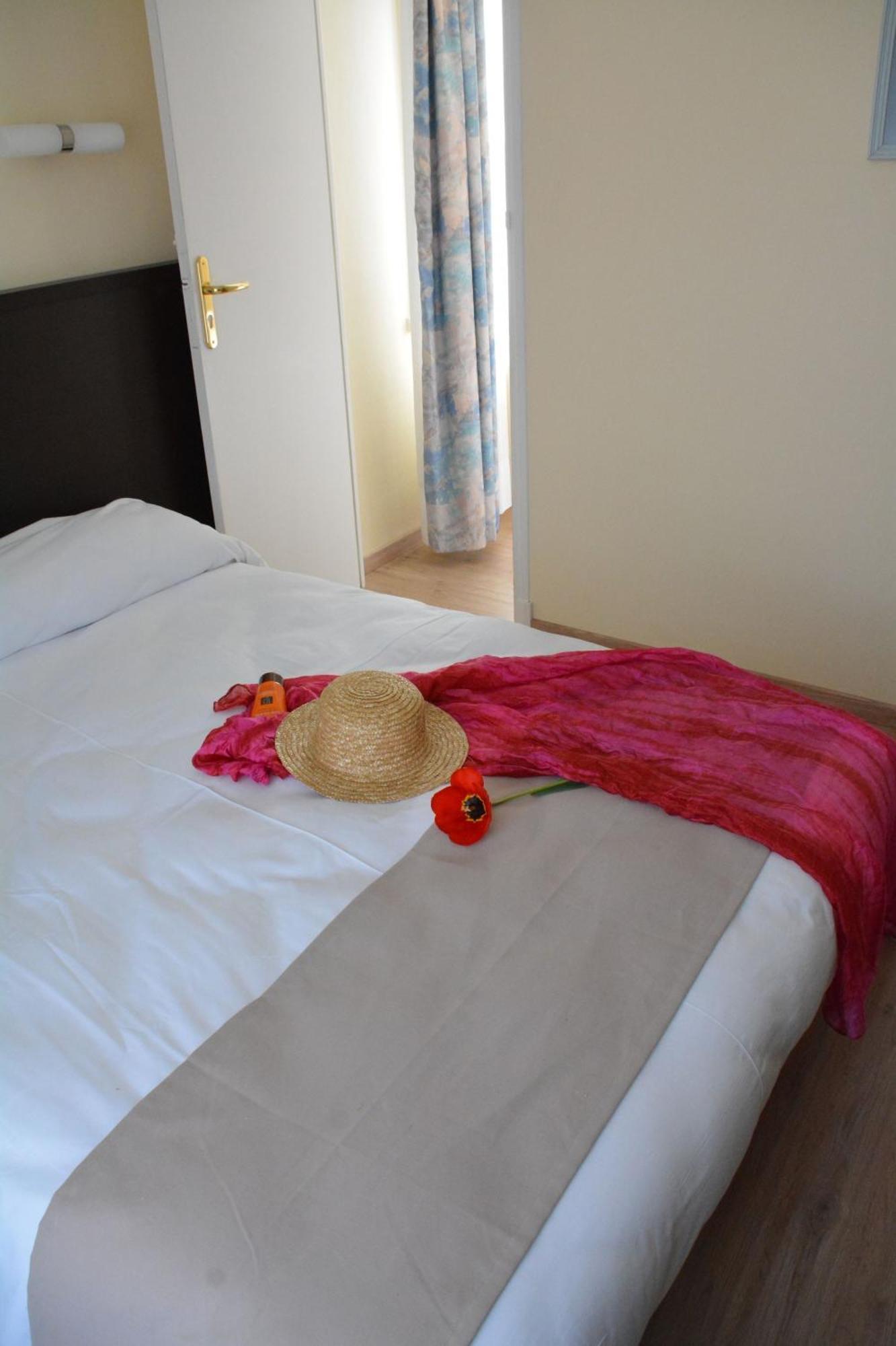 Logis Hotel Restaurant De France Saint-Geniez-dʼOlt Δωμάτιο φωτογραφία
