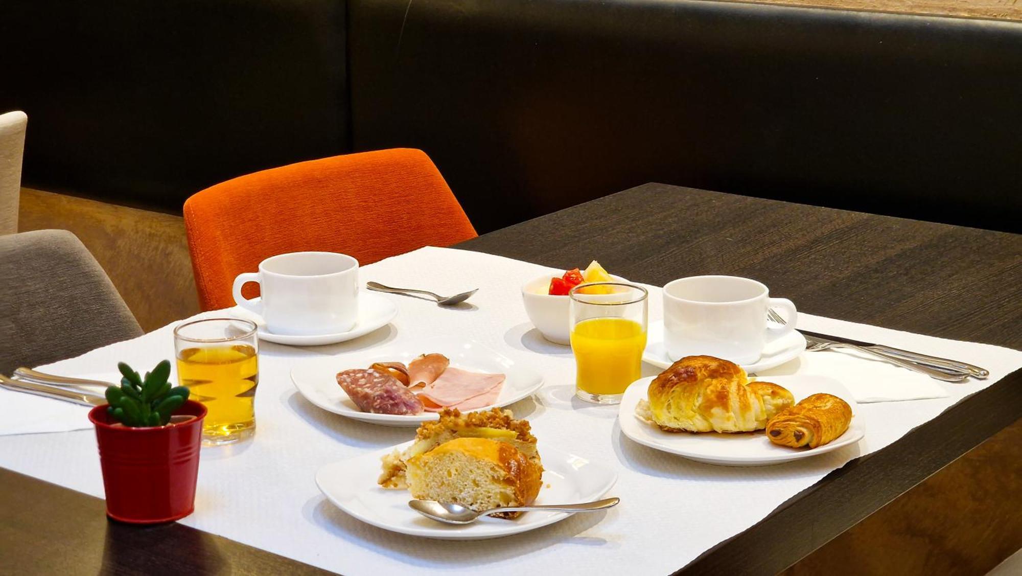 Logis Hotel Restaurant De France Saint-Geniez-dʼOlt Εξωτερικό φωτογραφία