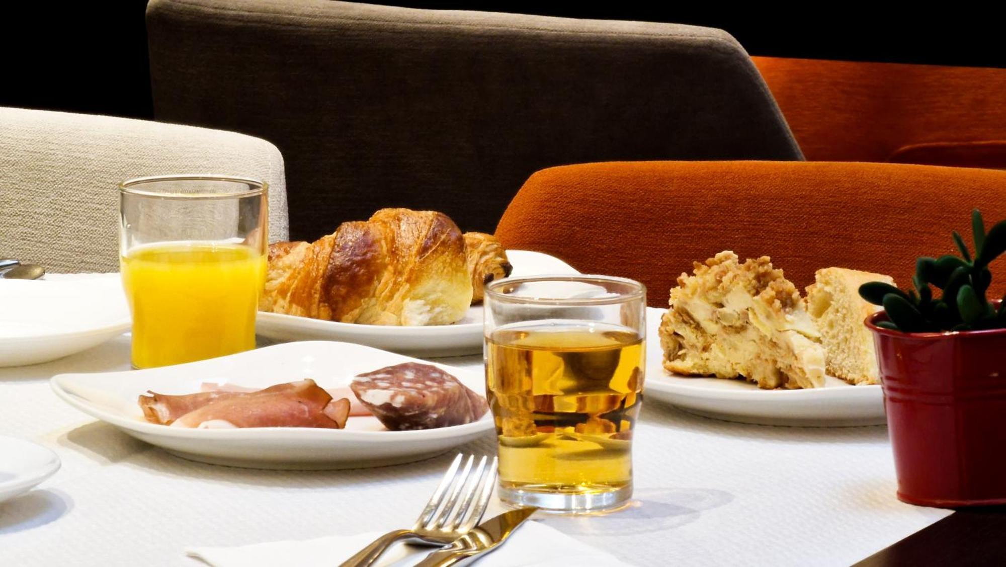 Logis Hotel Restaurant De France Saint-Geniez-dʼOlt Εξωτερικό φωτογραφία