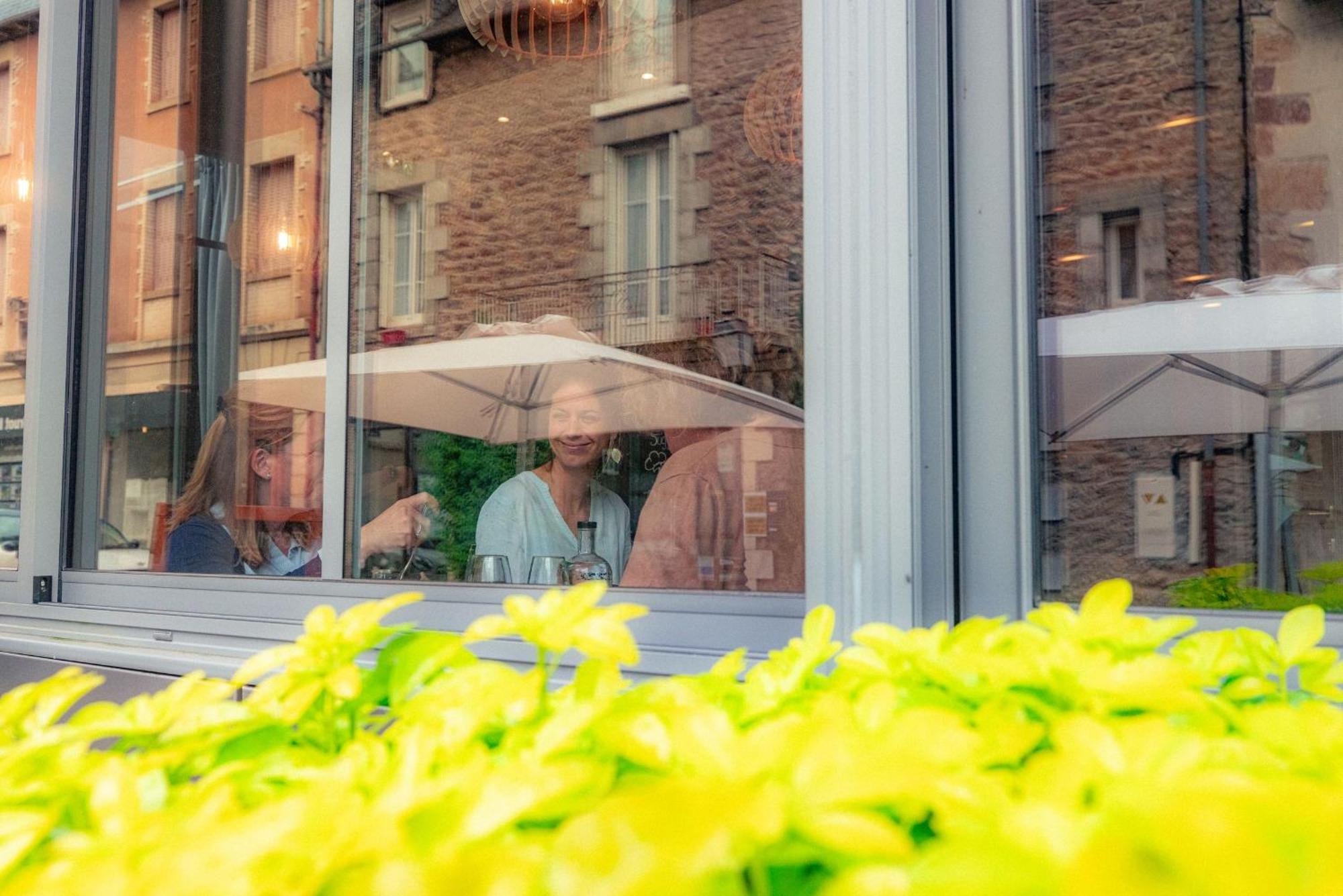 Logis Hotel Restaurant De France Saint-Geniez-dʼOlt Εξωτερικό φωτογραφία