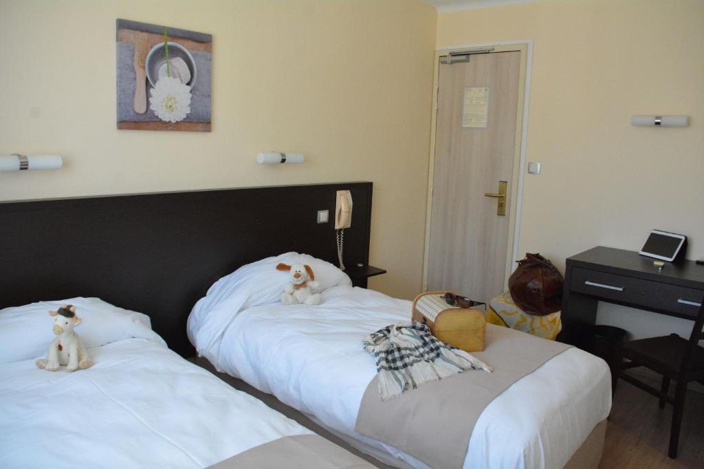Logis Hotel Restaurant De France Saint-Geniez-dʼOlt Δωμάτιο φωτογραφία