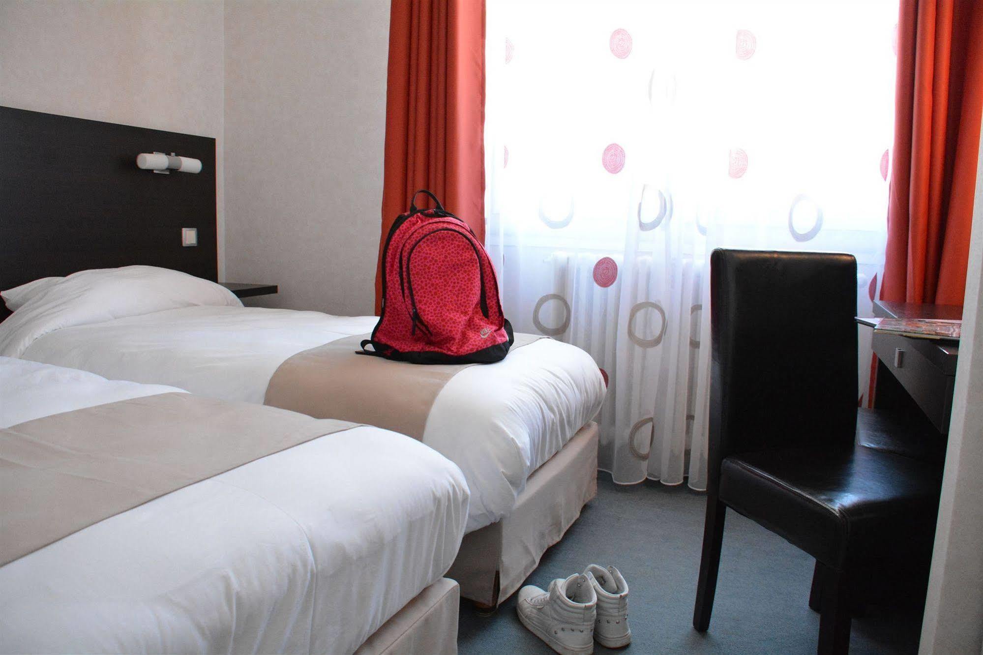 Logis Hotel Restaurant De France Saint-Geniez-dʼOlt Εξωτερικό φωτογραφία