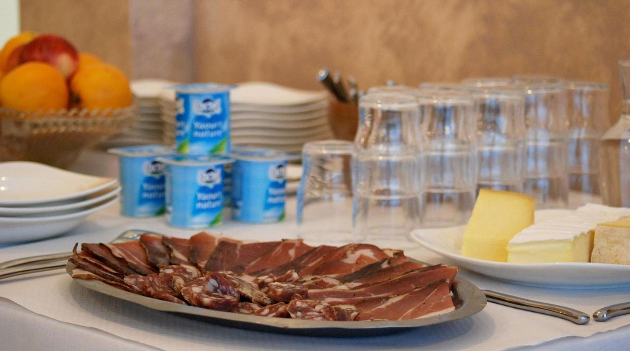 Logis Hotel Restaurant De France Saint-Geniez-dʼOlt Εξωτερικό φωτογραφία