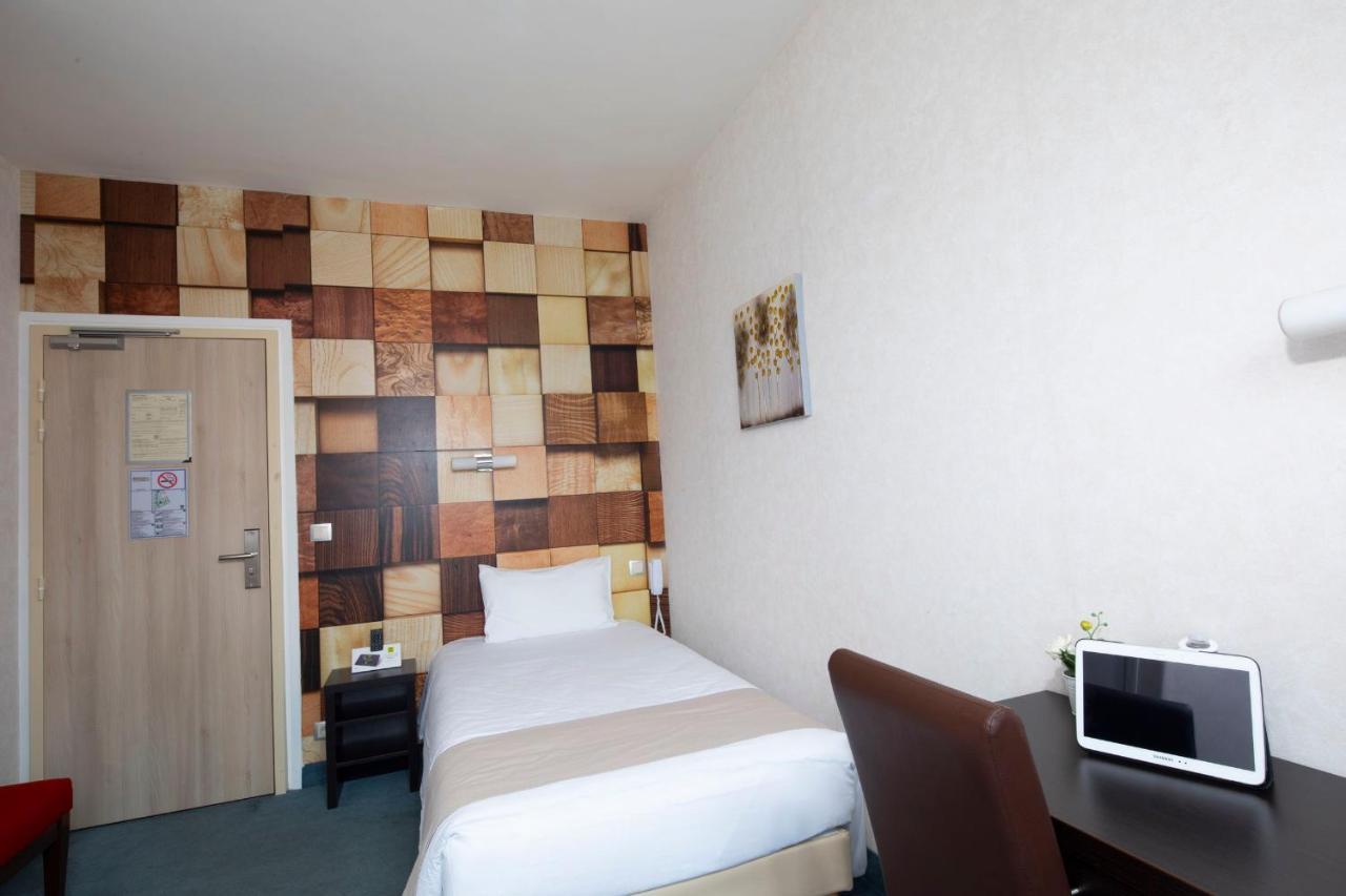 Logis Hotel Restaurant De France Saint-Geniez-dʼOlt Εξωτερικό φωτογραφία